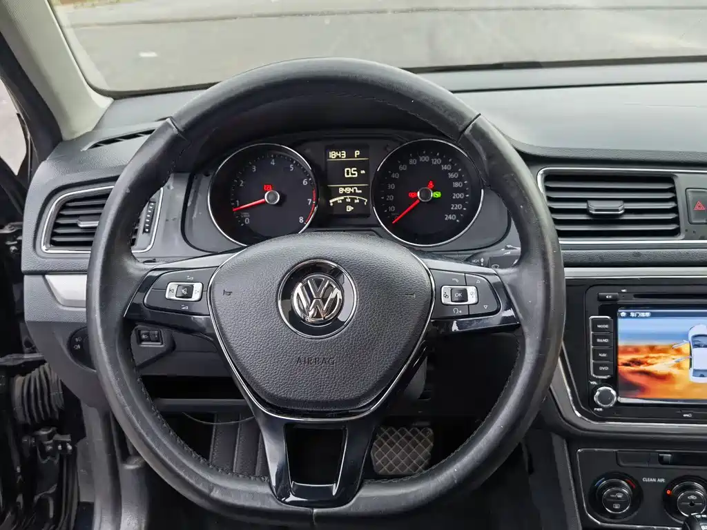 Volkswagen Lavida 2017 — фото 13