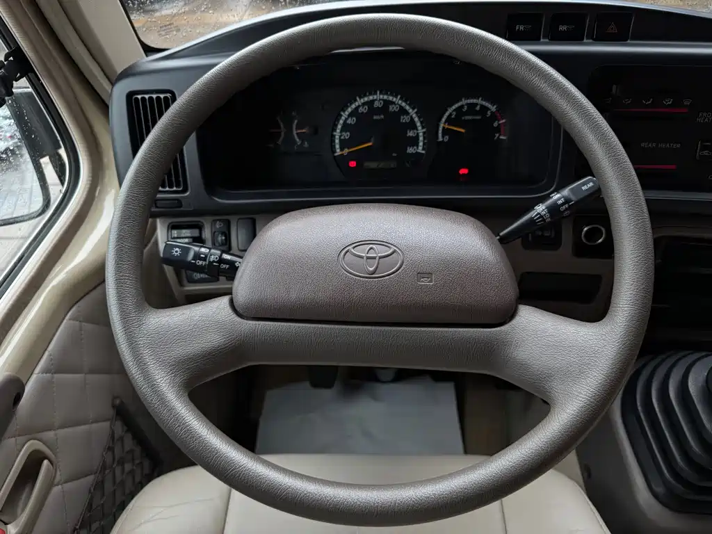 Toyota Coaster 2017 — фото 20