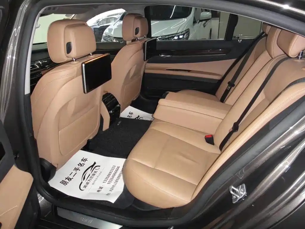 BMW 7 Series 2014 — фото 9