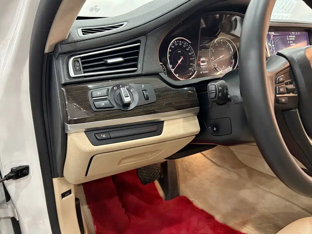 BMW 7 Series 2015 — фото 16