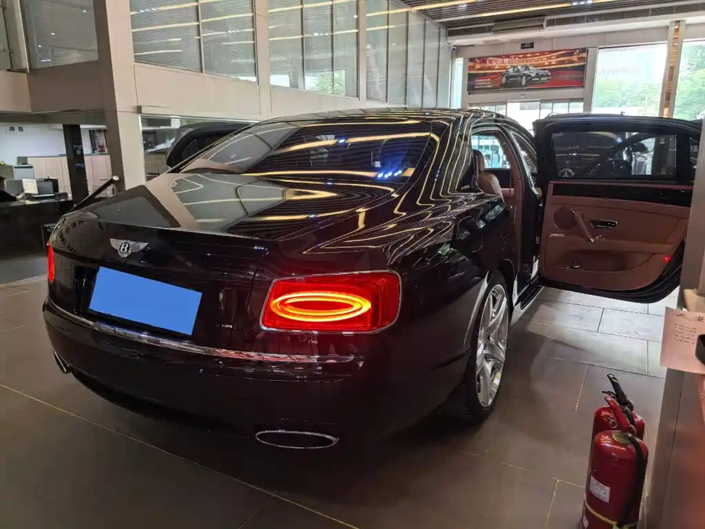 Bentley Flying Spur 2017 — фото 22
