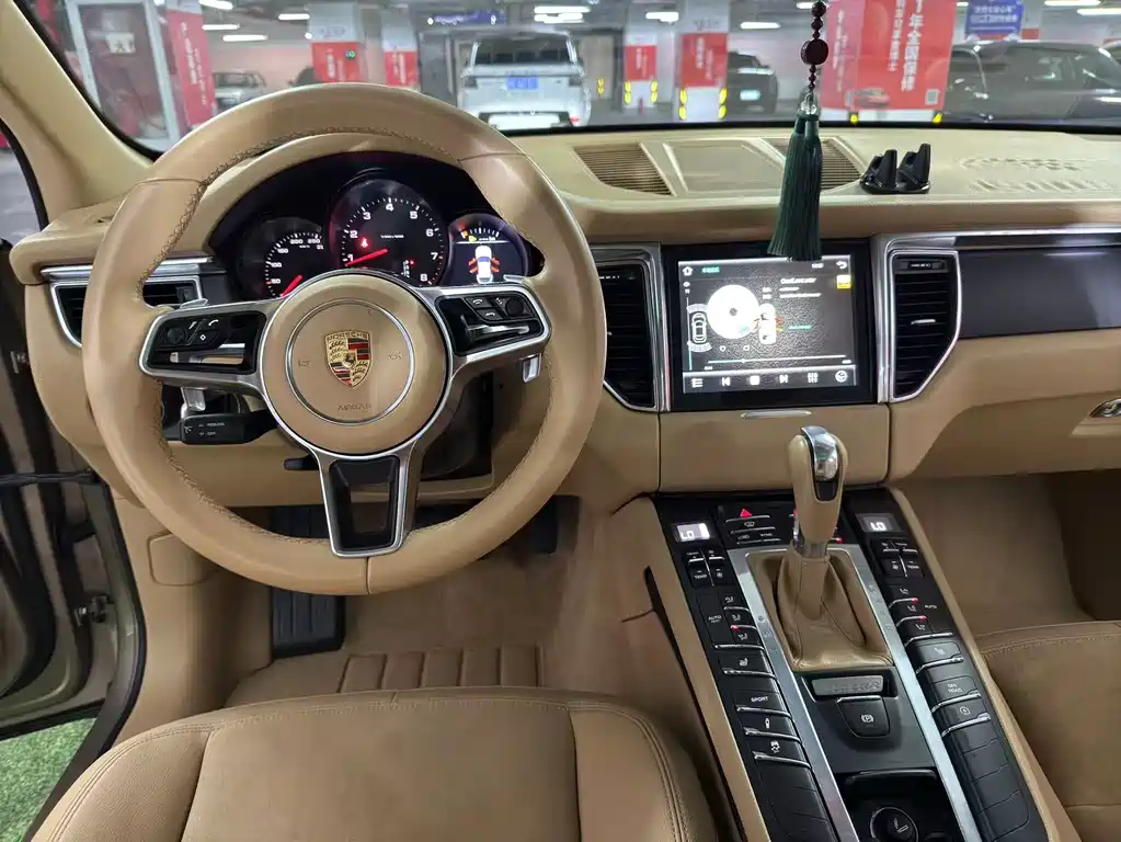 Porsche Macan 2015 — фото 14