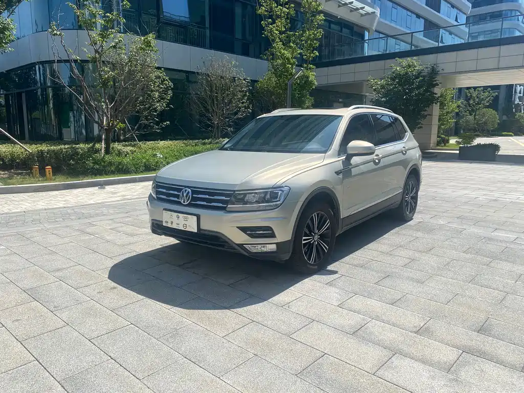 Volkswagen Tiguan L 2020 — фото 1