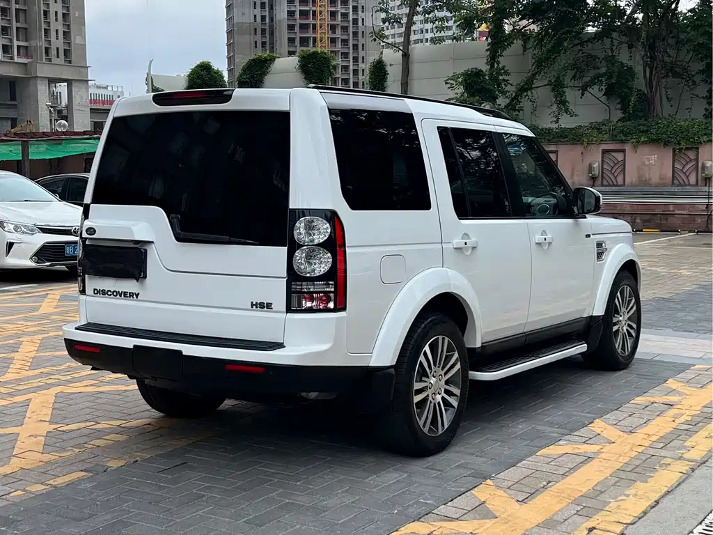 Land Rover Discovery 2015 — фото 20