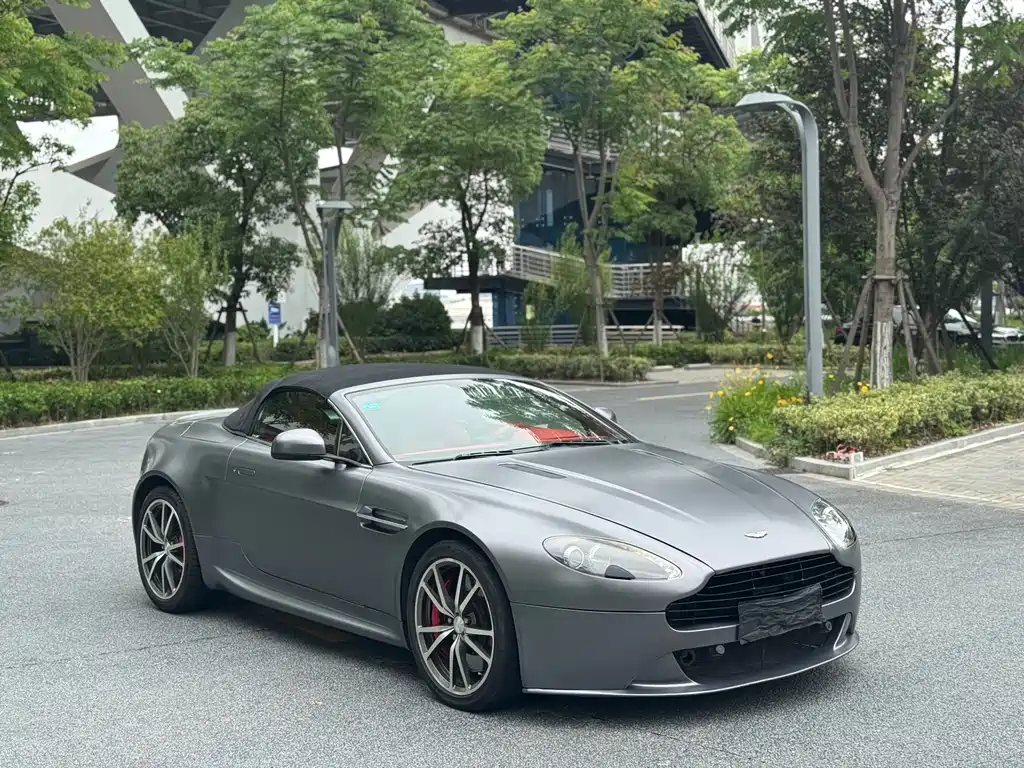 Aston Martin V8 Vantage 2016 — фото 3