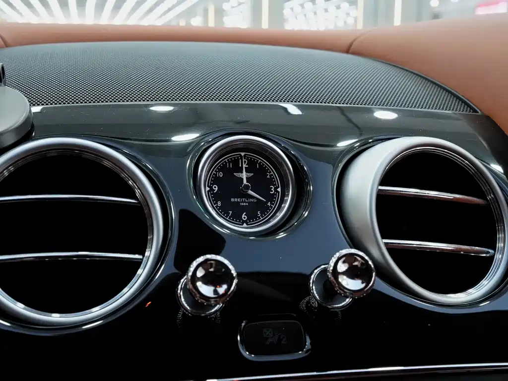 Bentley Continental 2018 — фото 16