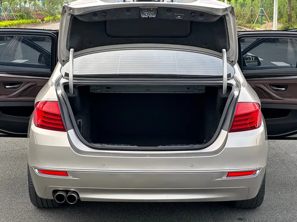 BMW 5 Series 2014 — фото 21