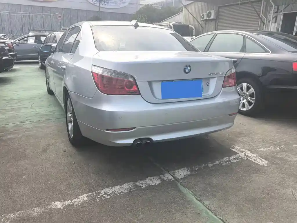 BMW 5 Series 2009 — фото 16