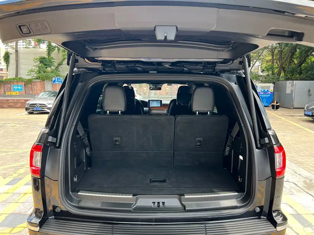Lincoln Navigator 2019 — фото 18
