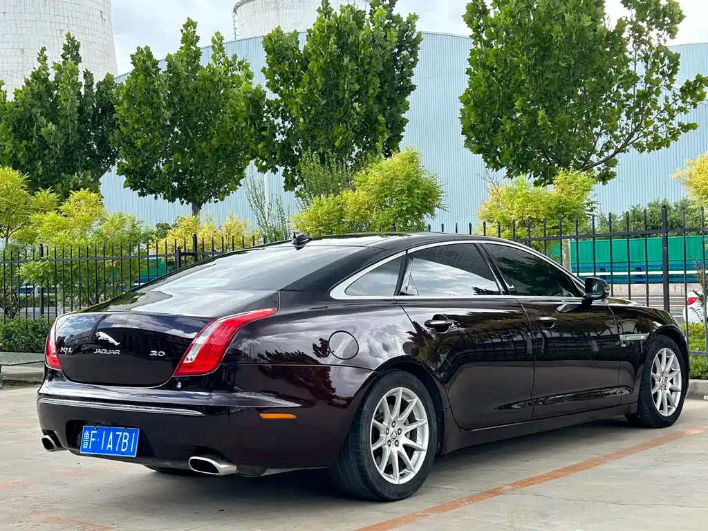 Jaguar XJ 2013 — фото 19