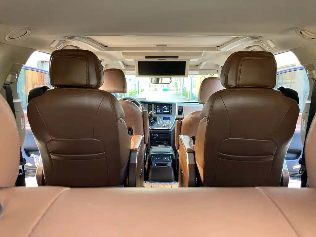 Toyota Sienna 2019 — фото 21