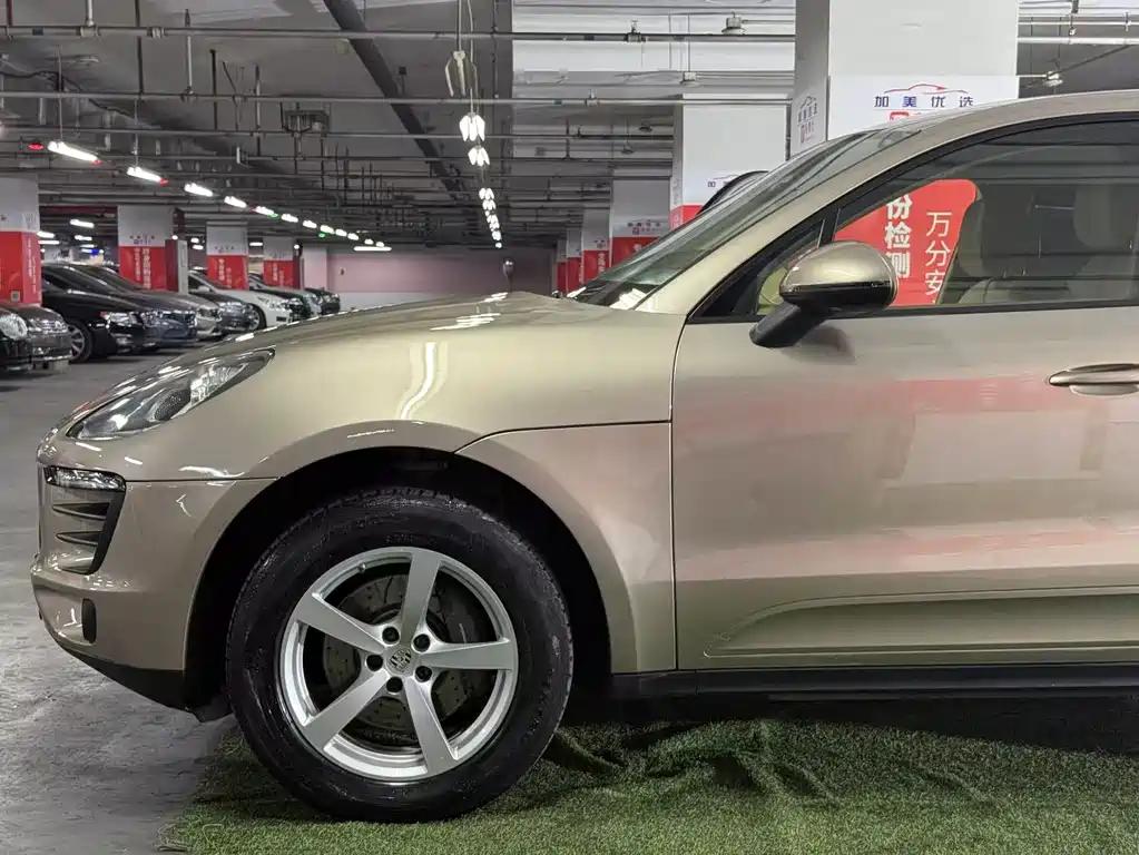 Porsche Macan 2015 — фото 18