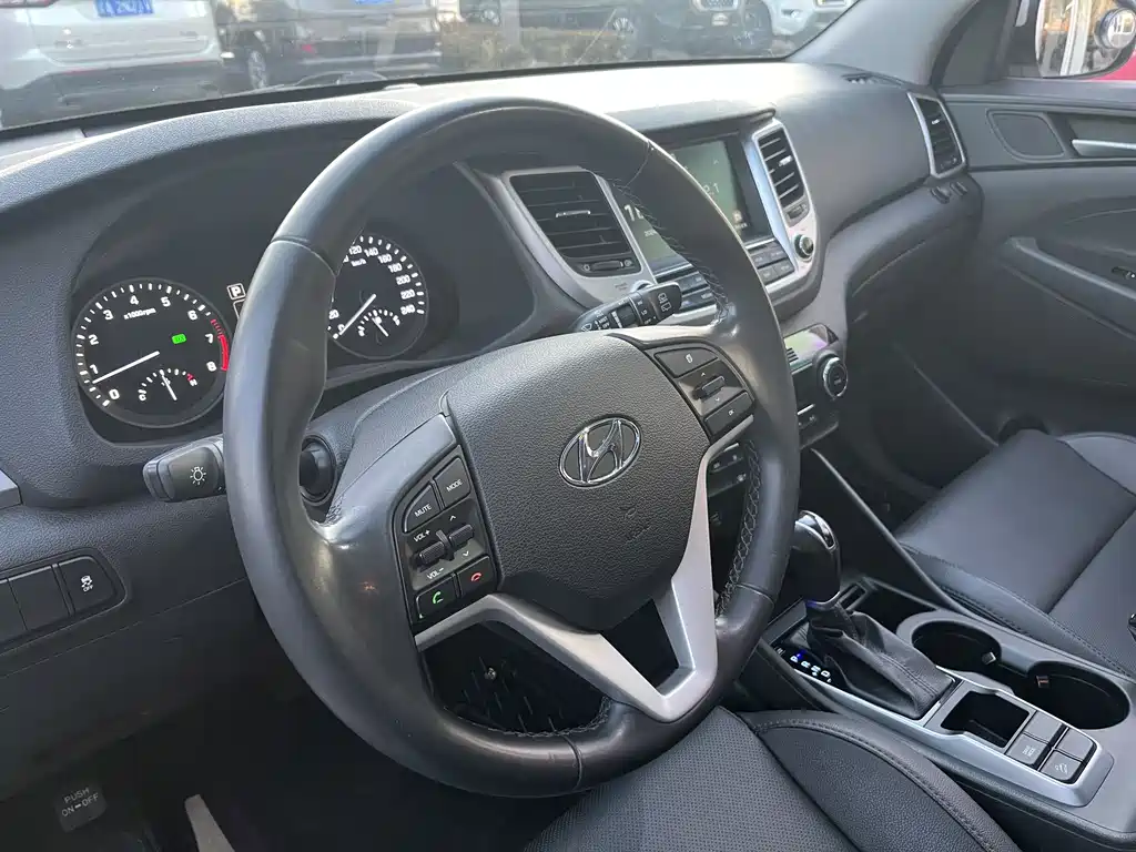 Hyundai Tucson 2018 — фото 10
