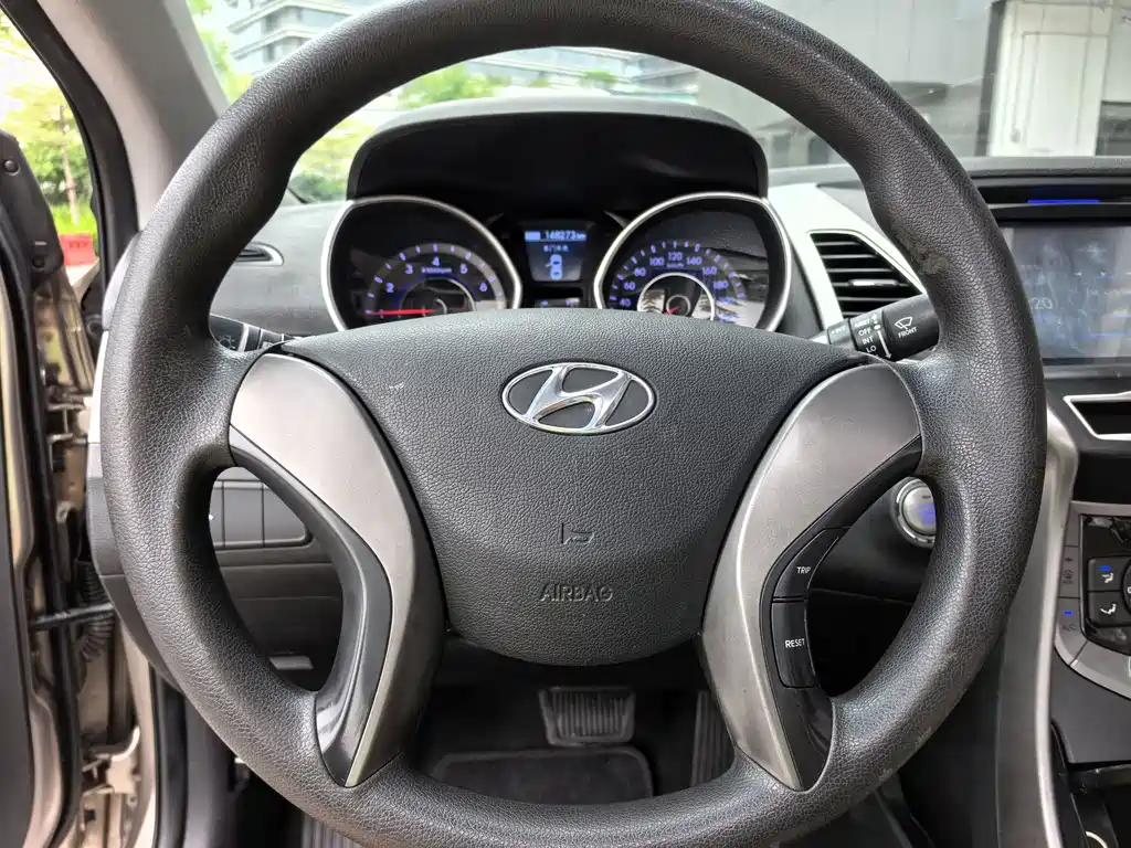 Hyundai Elantra Langdong 2014 — фото 11
