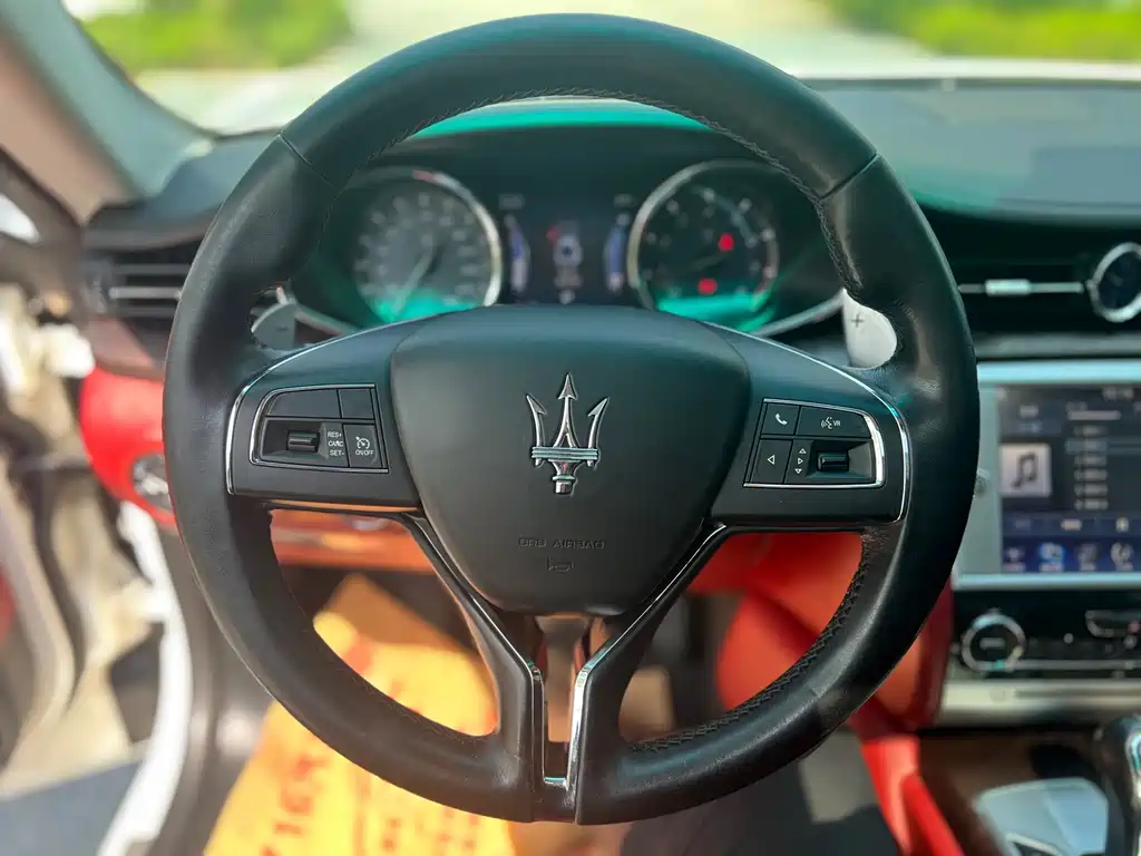Maserati Quattroporte 2015 — фото 12