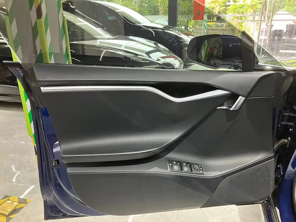 Tesla Model S 2017 — фото 13