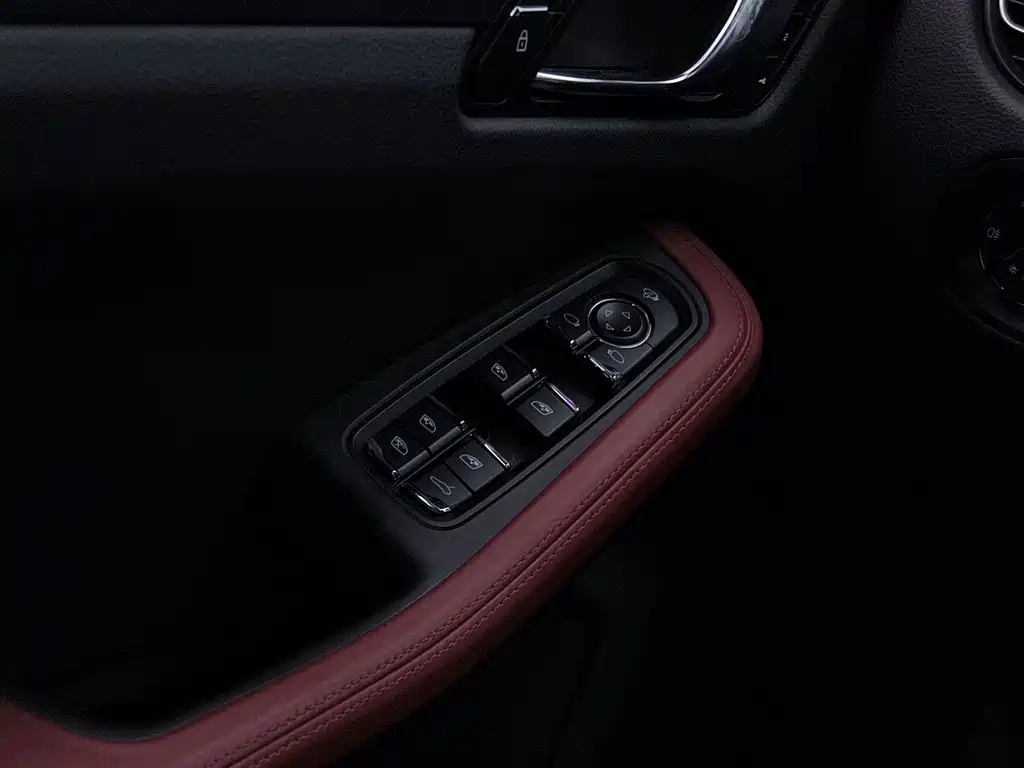Porsche Macan 2023 — фото 19