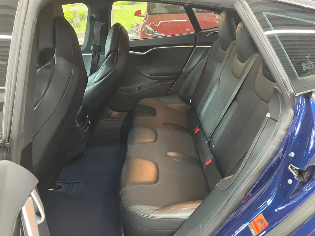 Tesla Model S 2017 — фото 15