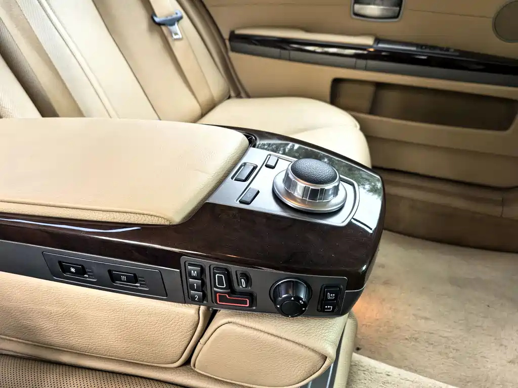 BMW 7 Series 2007 — фото 12
