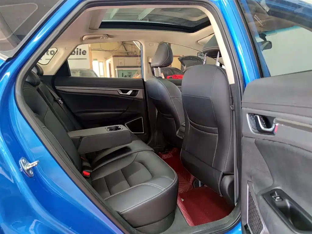 Geely Emgrand GS 2018 — фото 11