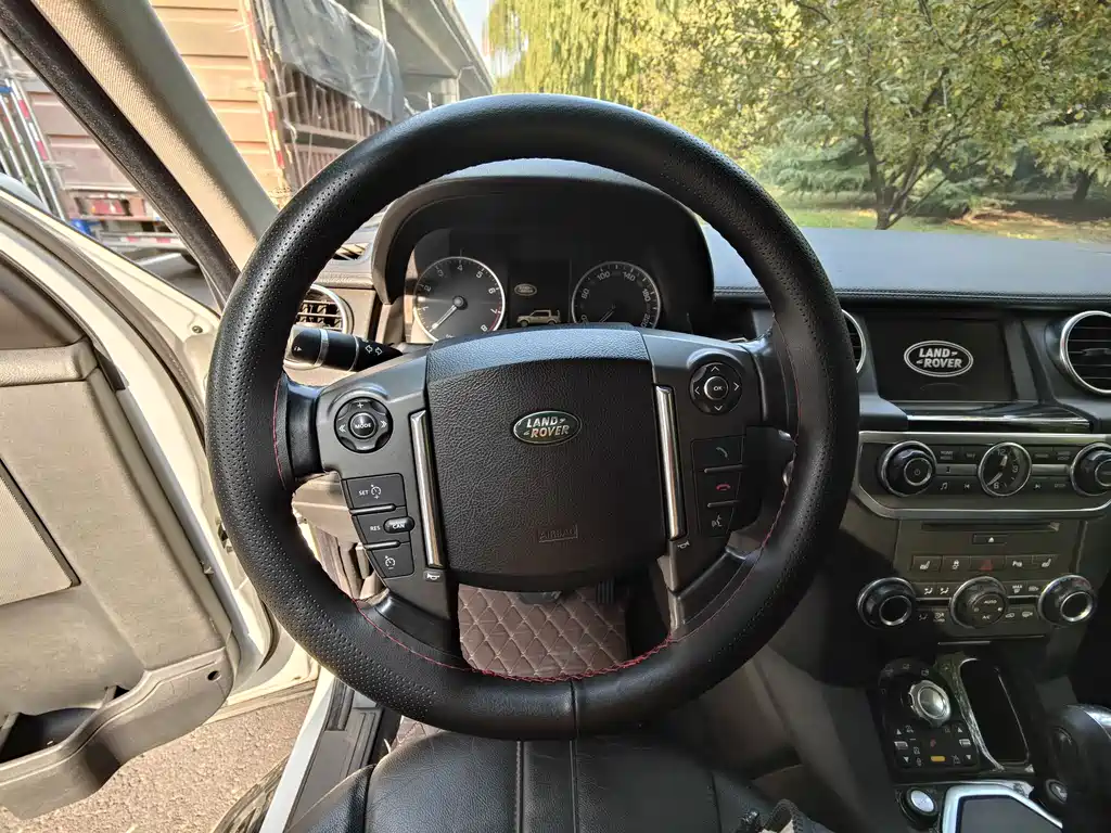 Land Rover Discovery 2012 — фото 15