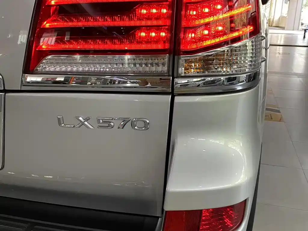 Lexus LX 2010 — фото 6