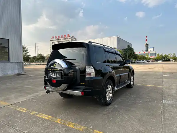 Mitsubishi Pajero 2014