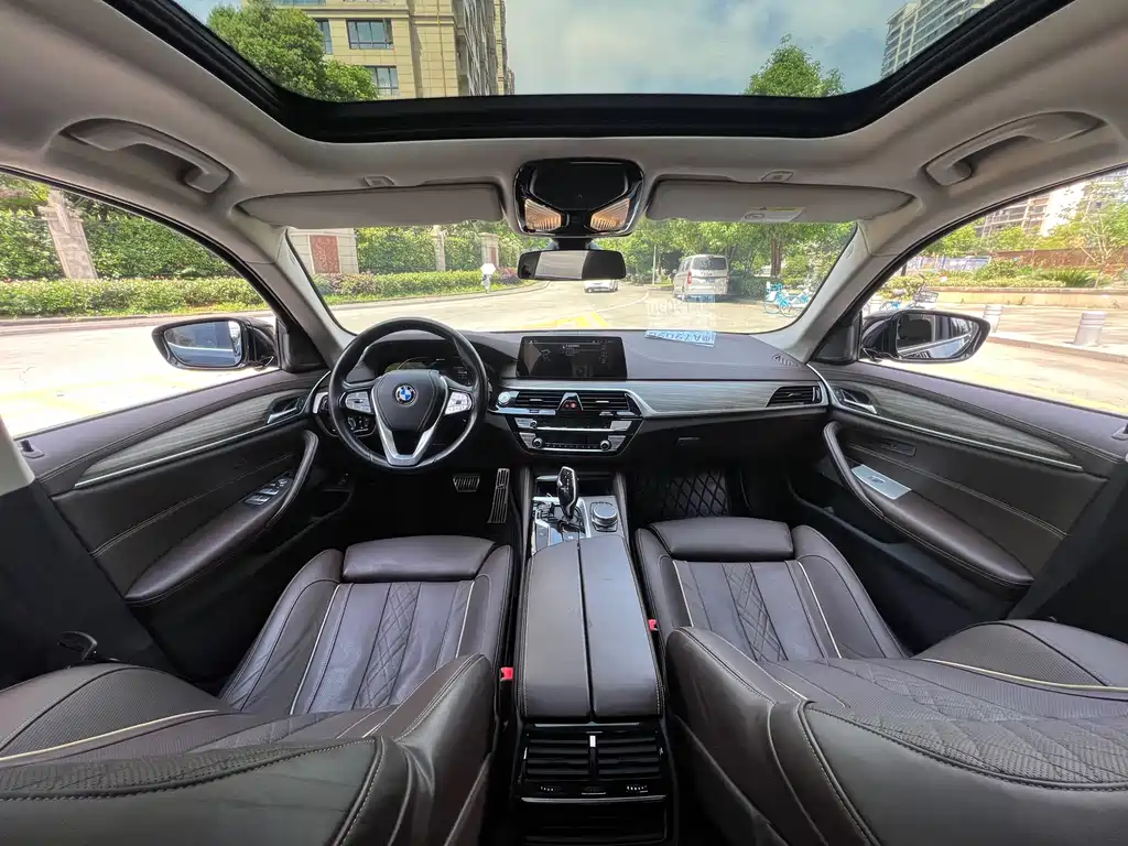 BMW 5 Series New Energy 2020 — фото 15
