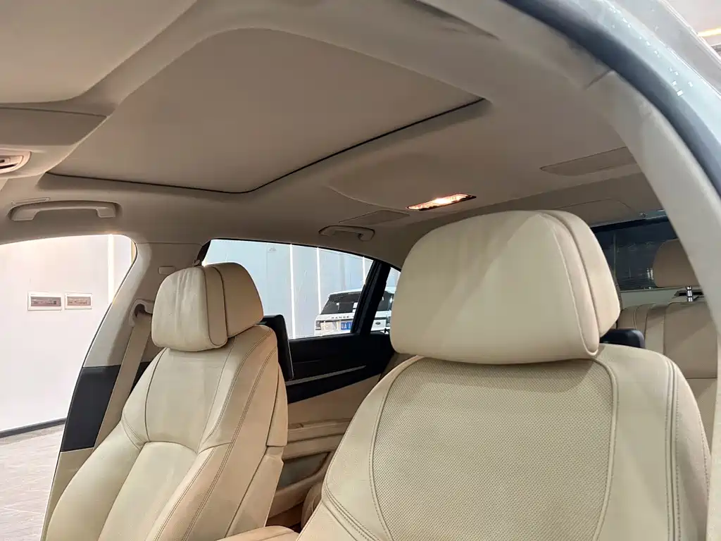 BMW 7 Series 2015 — фото 18