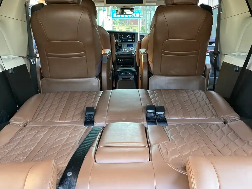 Toyota Sienna 2019 — фото 23