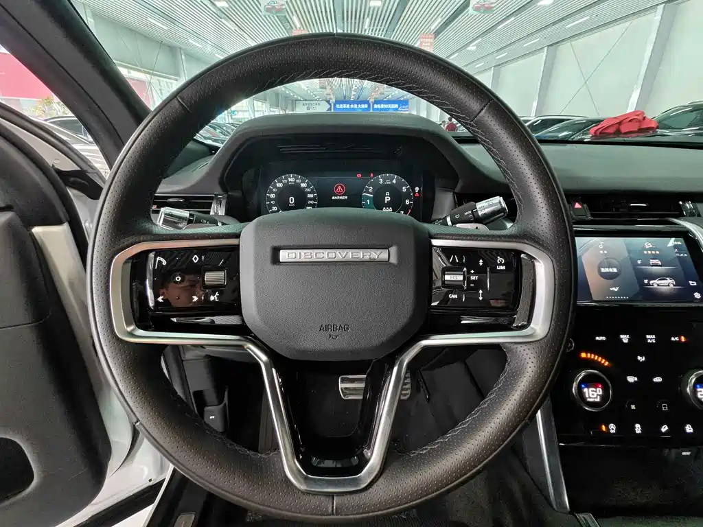 Land Rover Discovery Sport 2023 — фото 9