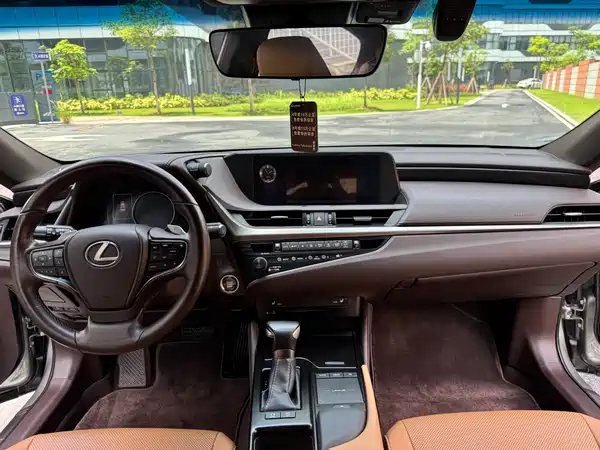 Lexus ES 2018