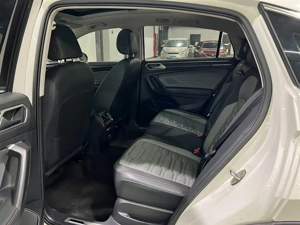 Volkswagen Tiguan X 2022 — фото 13