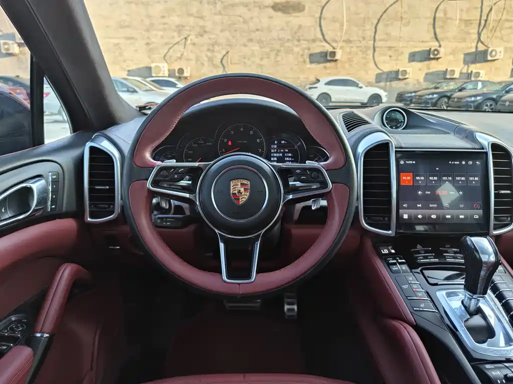 Porsche Cayenne 2016 — фото 15