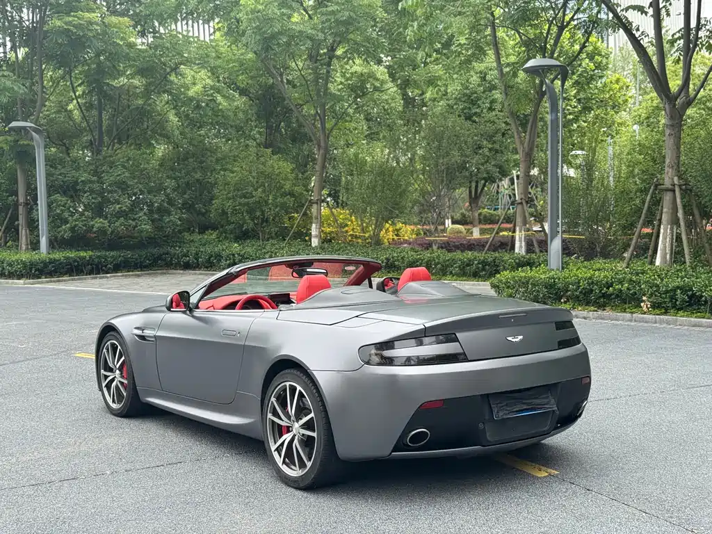 Aston Martin V8 Vantage 2016 — фото 12