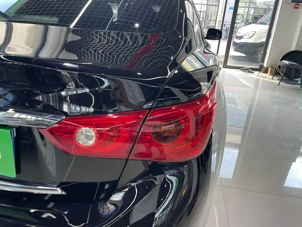 Infiniti Q50L 2017 — фото 19
