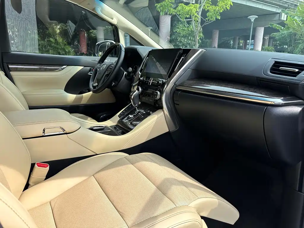 Toyota Alphard 2021 — фото 11