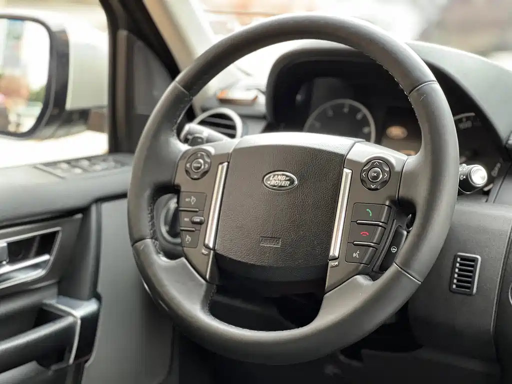 Land Rover Discovery 2015 — фото 11