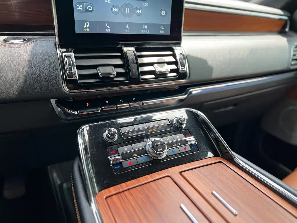 Lincoln Navigator 2019 — фото 12