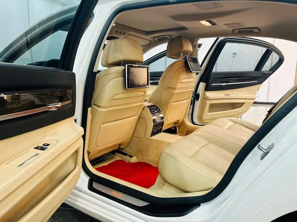 BMW 7 Series 2015 — фото 9