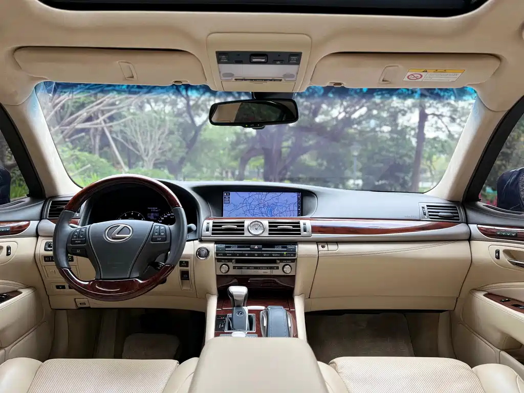 Lexus LS 2015 — фото 16
