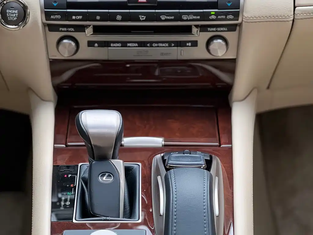 Lexus LS 2015 — фото 18