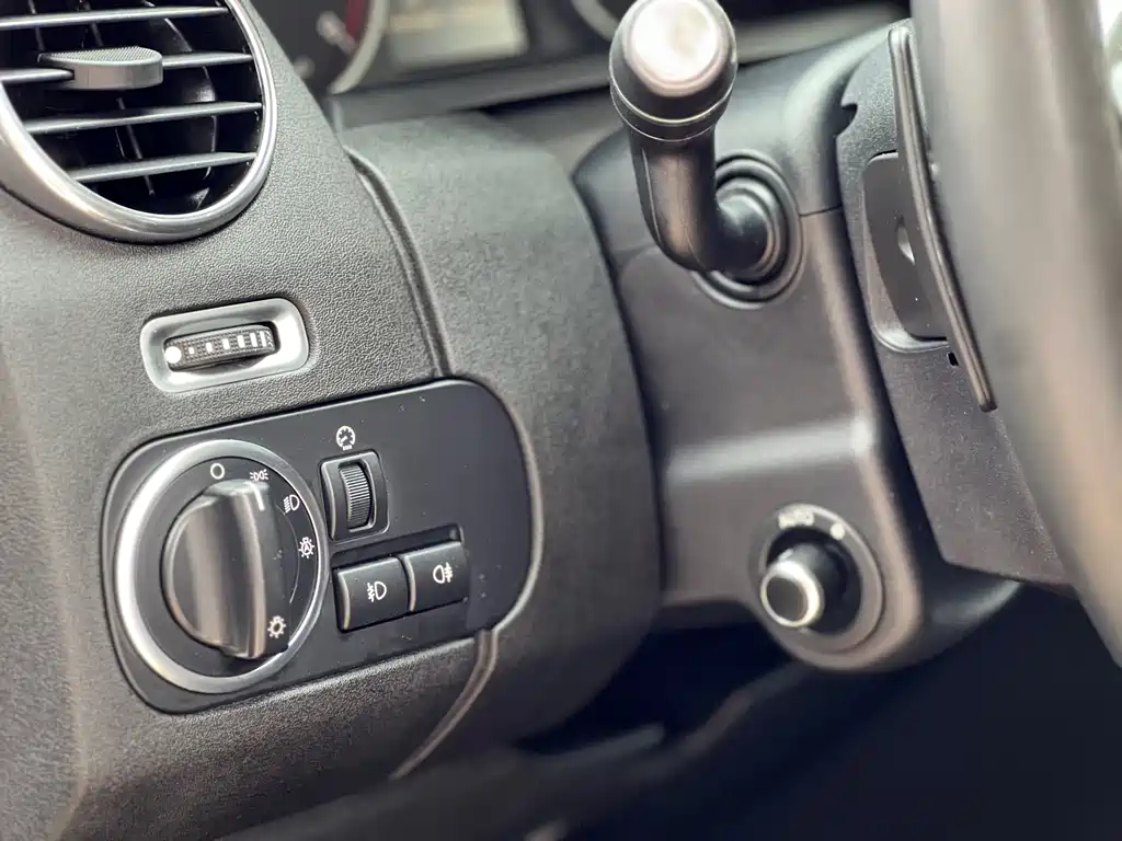 Land Rover Discovery 2015 — фото 13