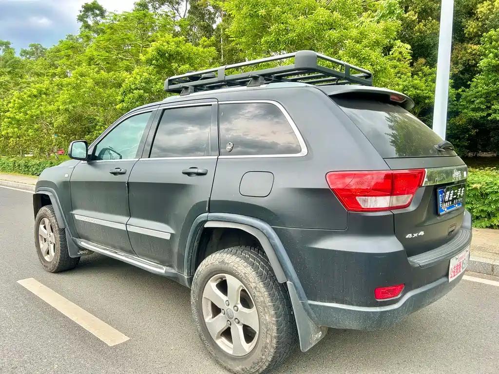 Jeep Grand Cherokee 2013 — фото 18