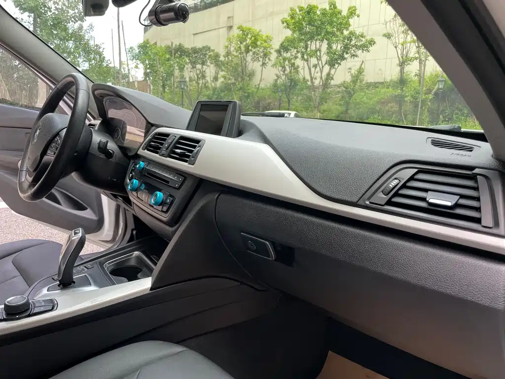 BMW 3 Series 2015 — фото 14