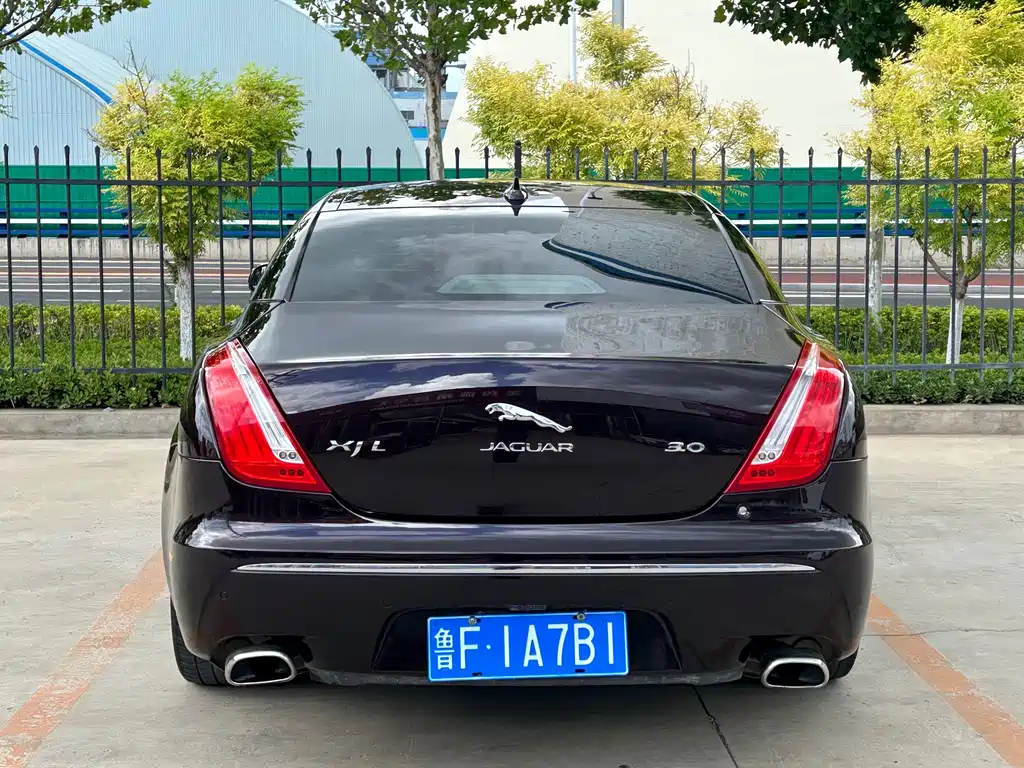 Jaguar XJ 2013 — фото 18
