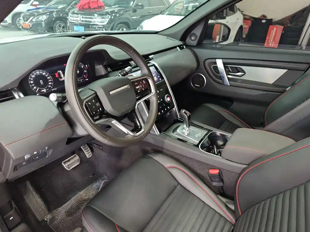 Land Rover Discovery Sport 2023 — фото 12
