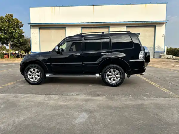 Mitsubishi Pajero 2014