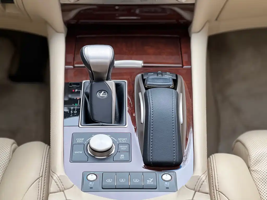 Lexus LS 2015 — фото 17