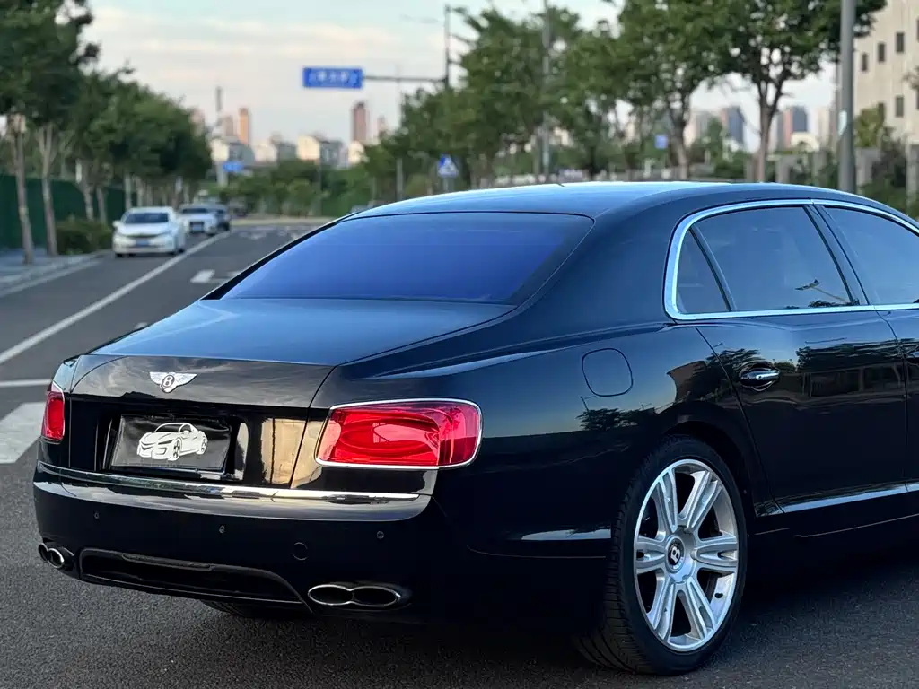Bentley Flying Spur 2017 — фото 8